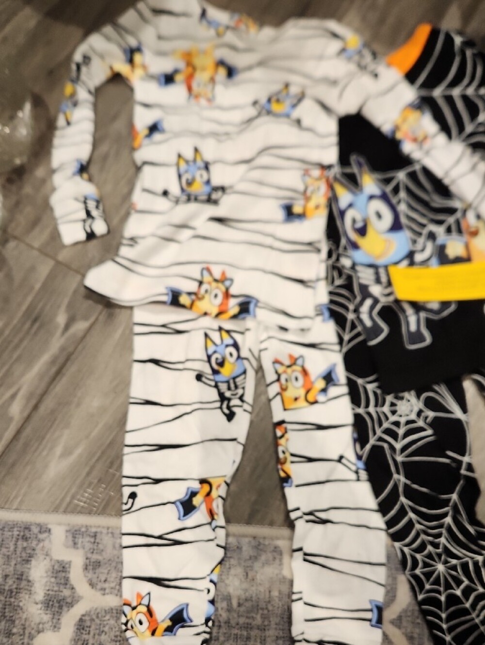 NWT Bluey 2 Halloween Pajama Sets - Black & White Spiderweb & Striped Sz 4T - Picture 5 of 6
